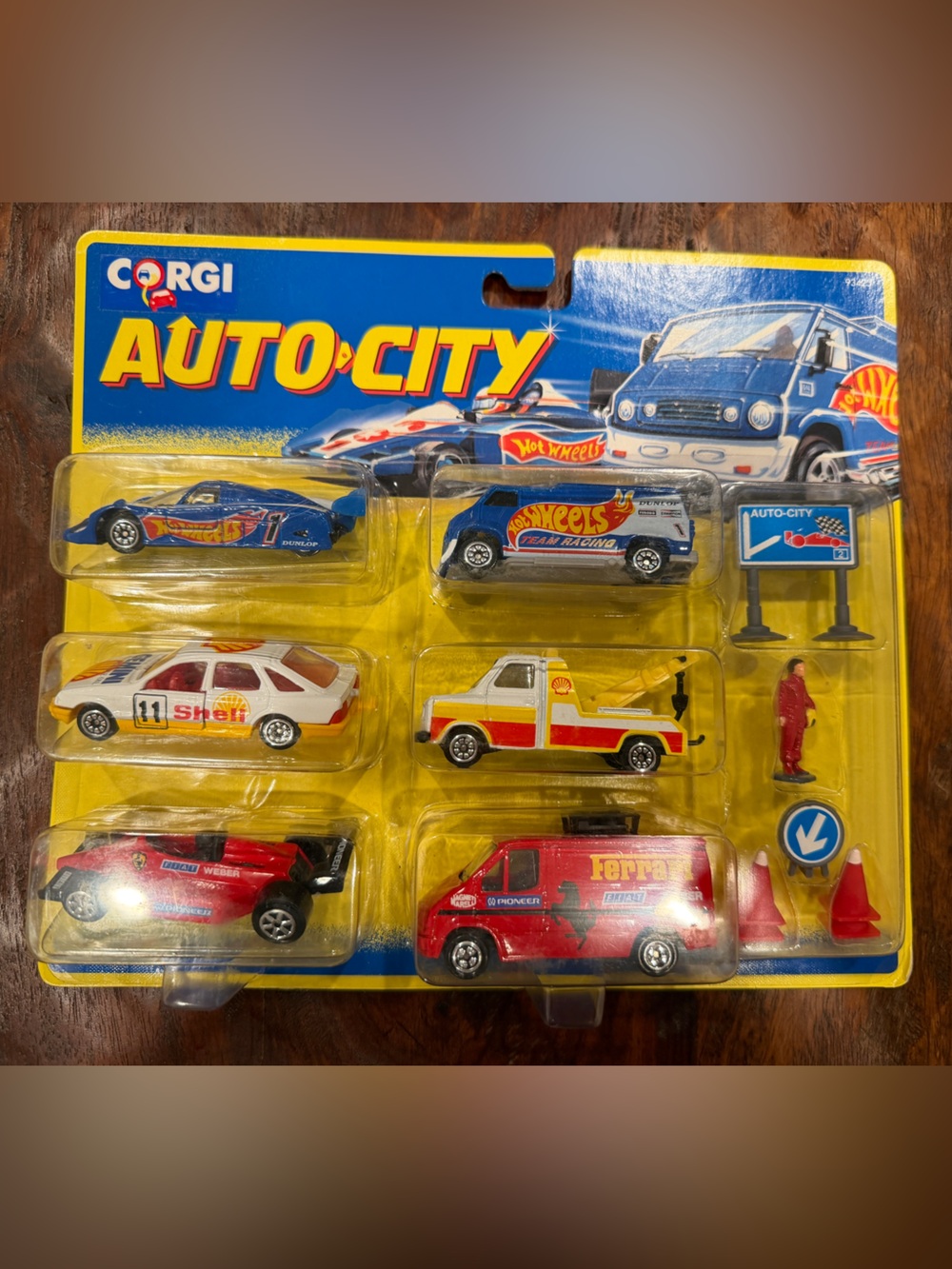 Corgi Auto-City Super Electronic Garage Playset #93425–Hot Wheels/Ferrari /Shell - Picture 5 of 9